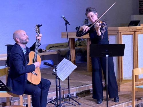 Anders Emtell och Elin Rubinsztein framförde bl a Fyra akvareller av Tor Aulin.